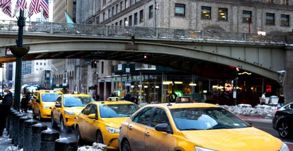 Büyük ve Küçük Trafik İhlalleri: Ticari Kamyon Sigortası ve Sürücü Uygunluğu için Kapsamlı Rehber